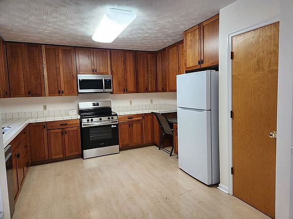 4th image of 22 Wealthy Rd