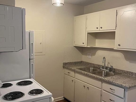 4th image of 2601 Hillsboro Pike APT L4