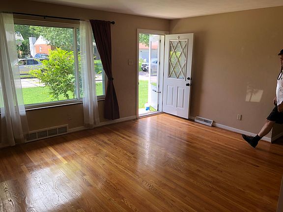 2nd image of 424 Greenmeadows Dr