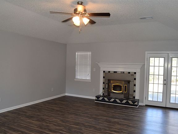 4th image of 303 Northlake Dr