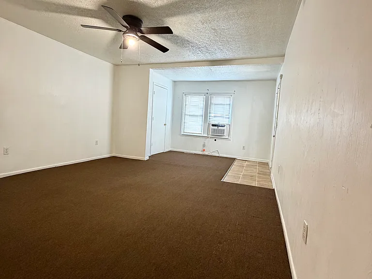 520 Knowles Ln — Photo 2