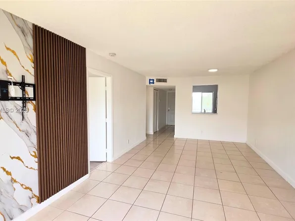 8620 N Sherman Cir APT 306, Hollywood, FL 33025