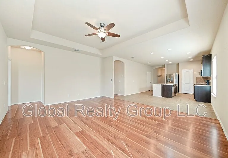 516 Stonebrook Dr — Photo 5
