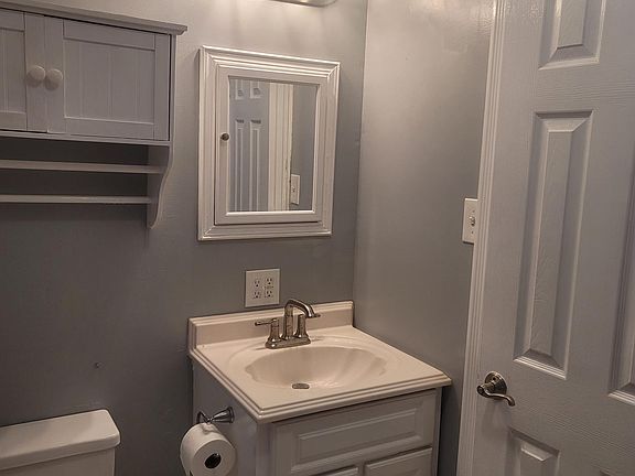 Main Bath - 2nd Floor