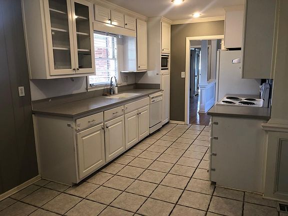 3rd image of 4046 Shady Lane Dr SE