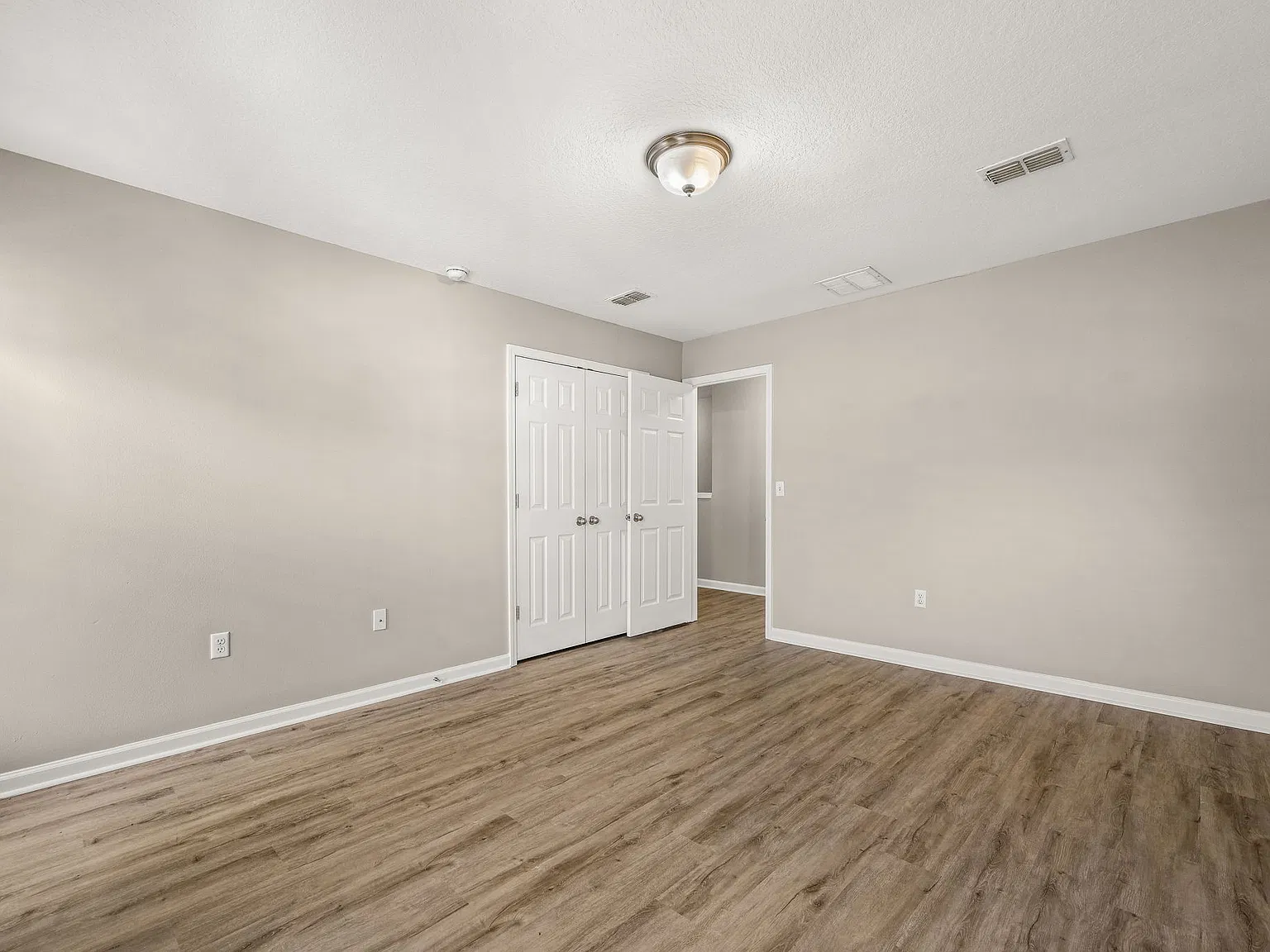 300 Sand Oak Blvd - 1 — Photo 4