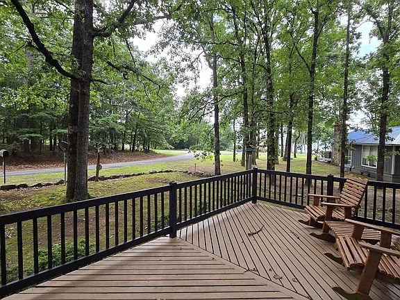 4th image of 220 Lookout Dr