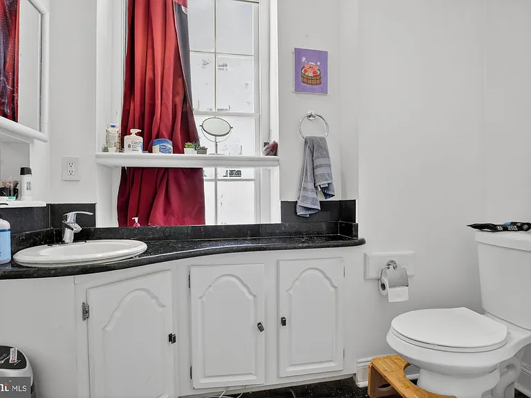 44 S 3rd St #3 — Photo 8