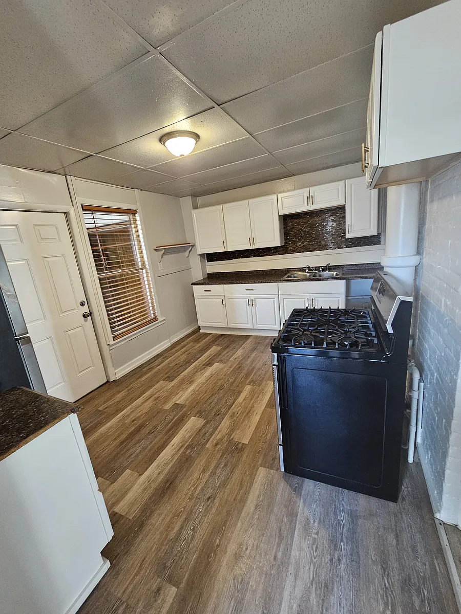 Building Photo - 399 1st St #2