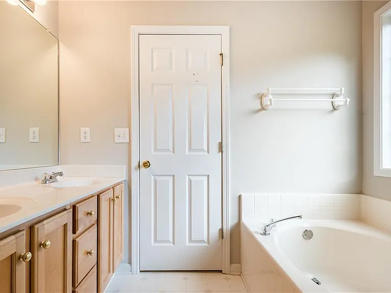 227 Westwind Dr — Photo 8