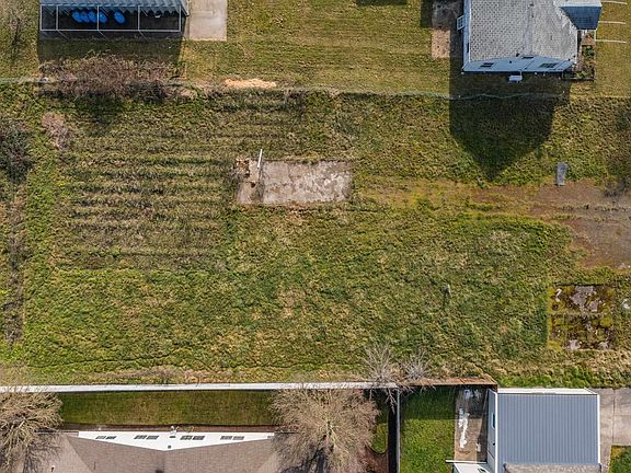5th image of 2826 Evergreen Ave NE