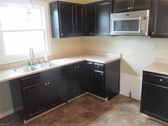 3rd image of 61 W Wood St