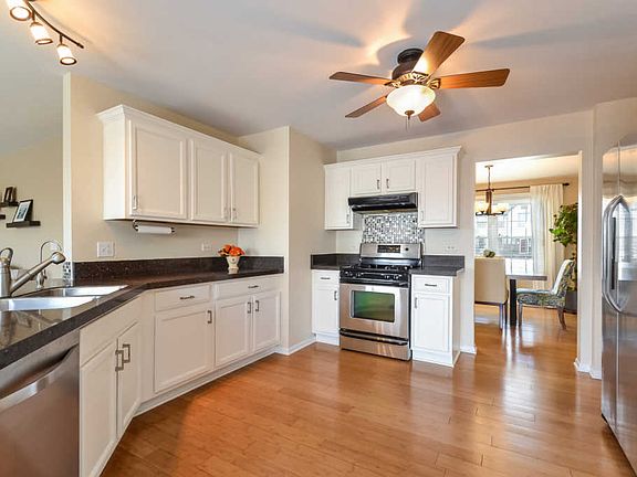 5th image of 900 Huntington Cir