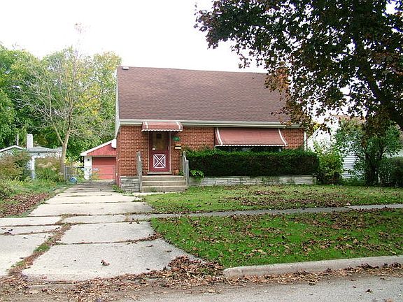 4th image of 1785 S Elm St
