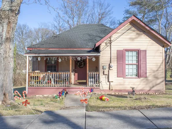 908 Jones St, Dalton, GA 30720