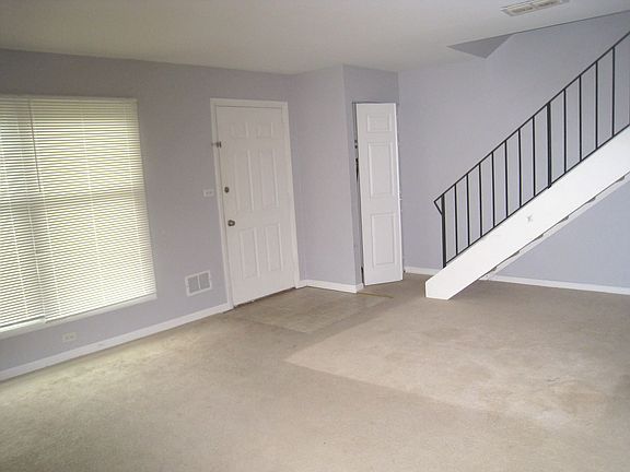 3rd image of 1904 Jamestown Cir
