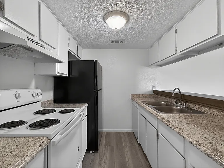 Quail Run Apartments — Photo 25