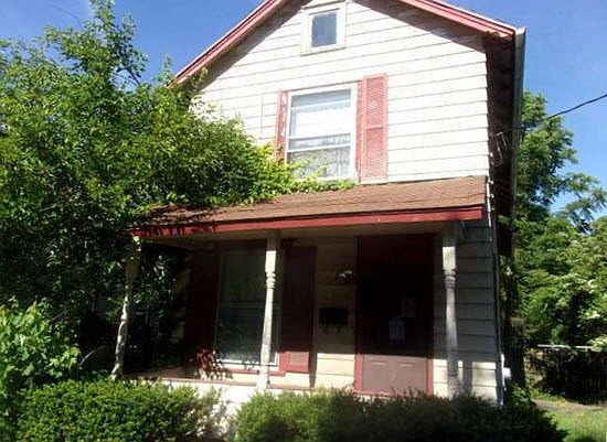 1st image of 411 Blaine St