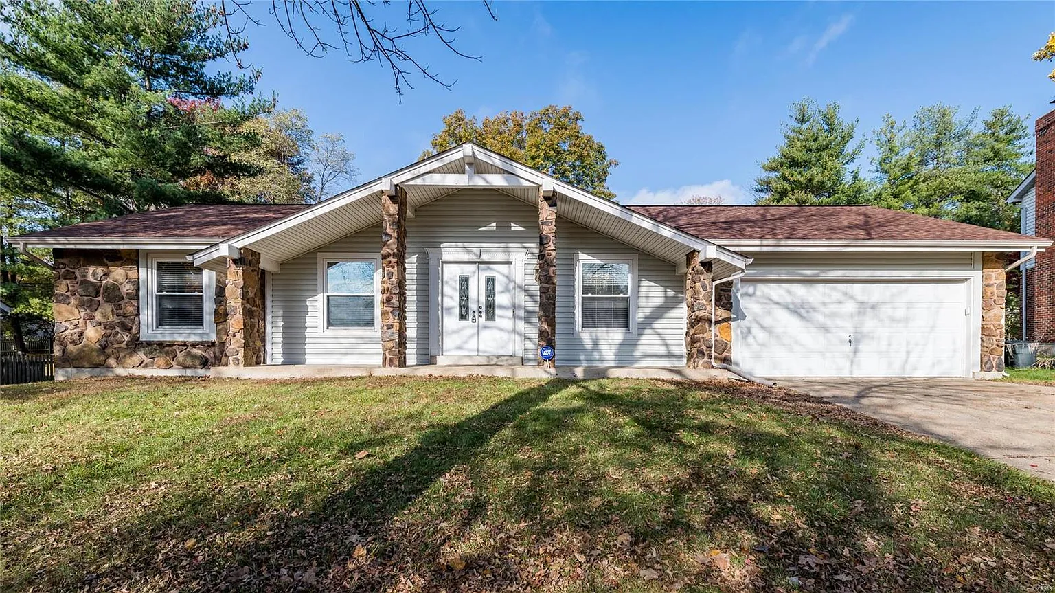 15543 Summerridge Dr photo 1