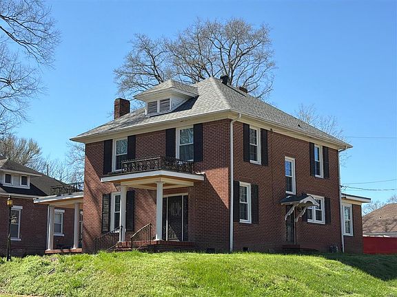 3rd image of 145 Terrace Pl