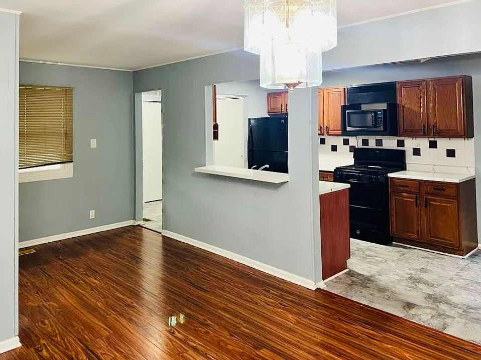 3 bed, 1372 sqft, $2,600 — Photo 3
