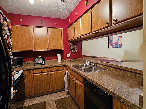3rd image of 318 Zingales Dr