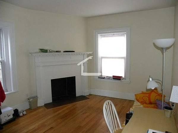 2nd image of 12 Sutherland Rd #001