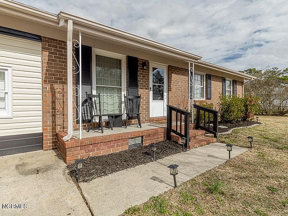 2nd image of 7 Cornell Dr