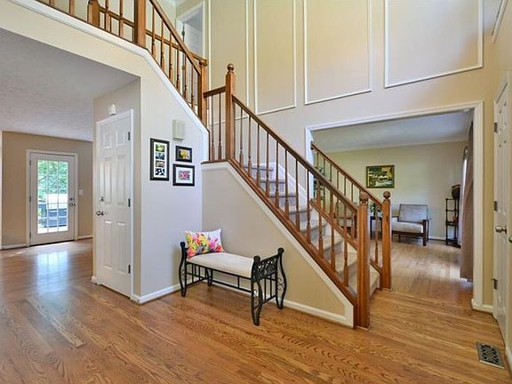 2nd image of 1281 Yorktown Cir