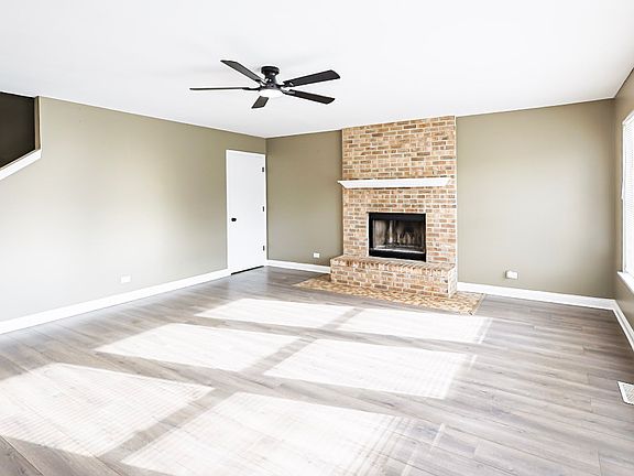 4th image of 704 Doral Dr