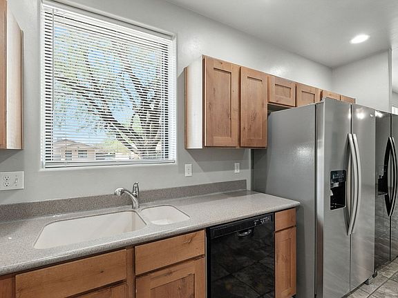 4th image of 50 N Mountain Ave #274