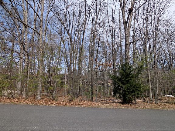 3rd image of 2 Sunderland Dr