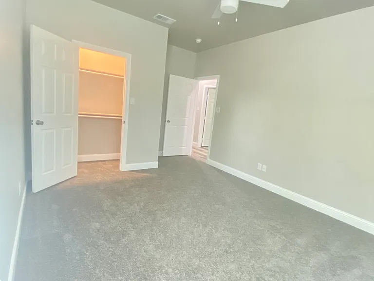 2211 Wellington St — Photo 12