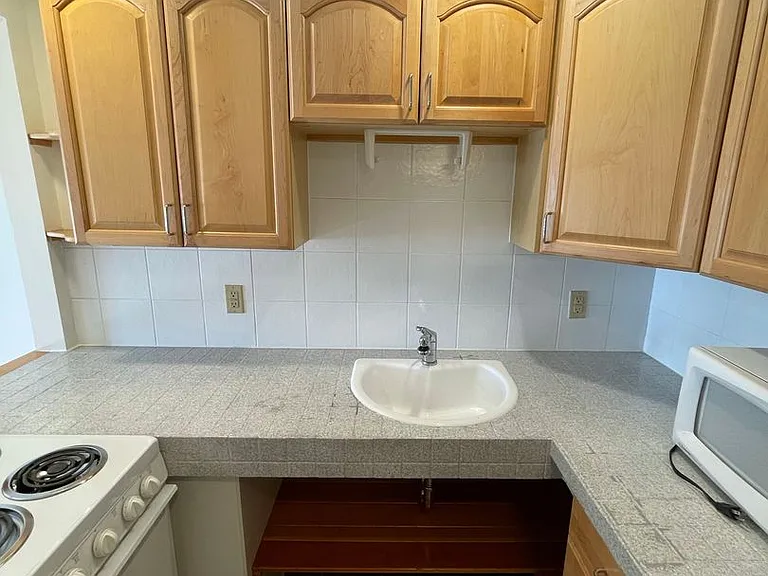 1304 E Harrison St — Photo 7