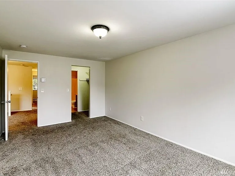 320 35th St SE — Photo 12