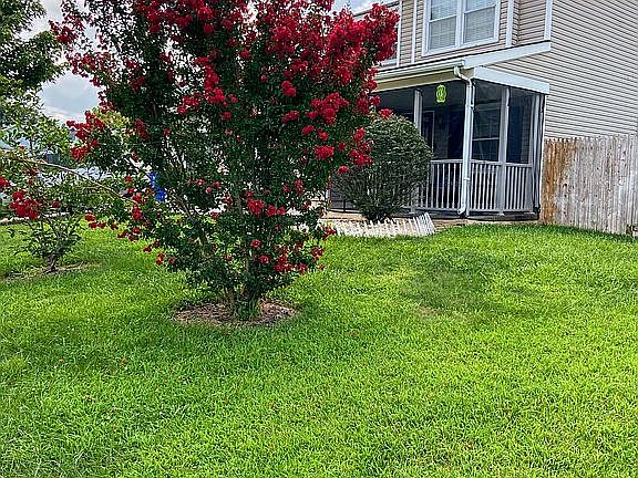 4th image of 23 Danbury Dr