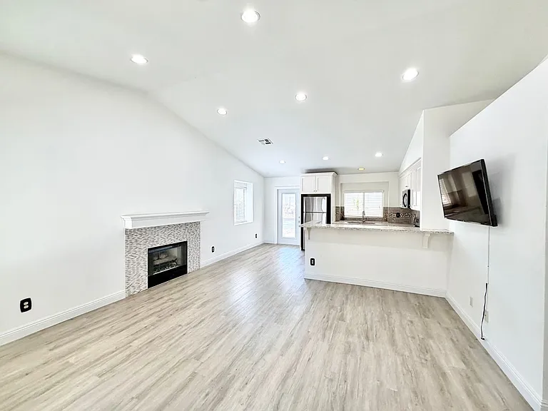 39721 Rustic Glen Dr — Photo 7