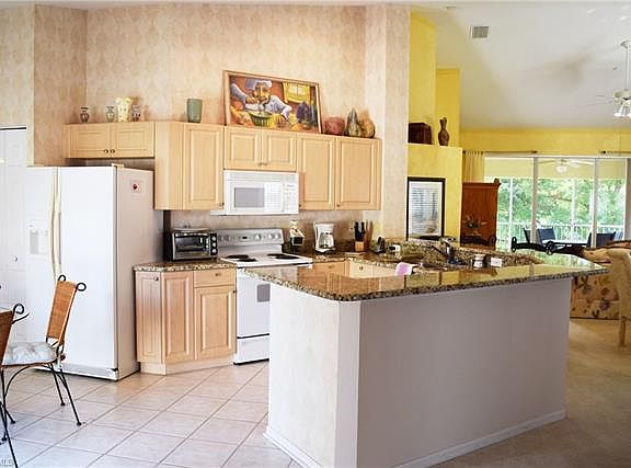 3rd image of 5045 Cedar Springs Dr APT 204