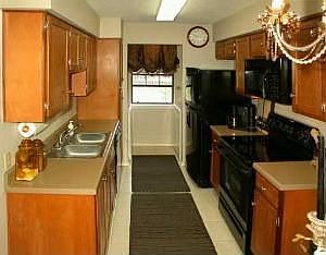 3rd image of 3636 Greenacres Place Dr APT 8