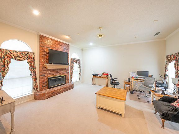 4th image of 8214 Chicago Ave