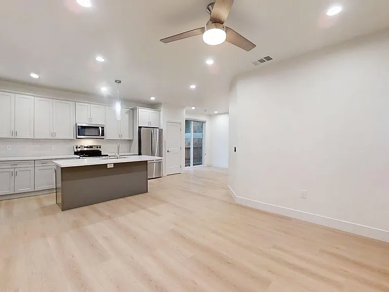 8404 Ascolano Ave — Photo 14