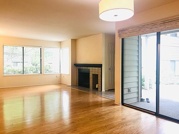 2nd image of 1326 Bellevue Way NE