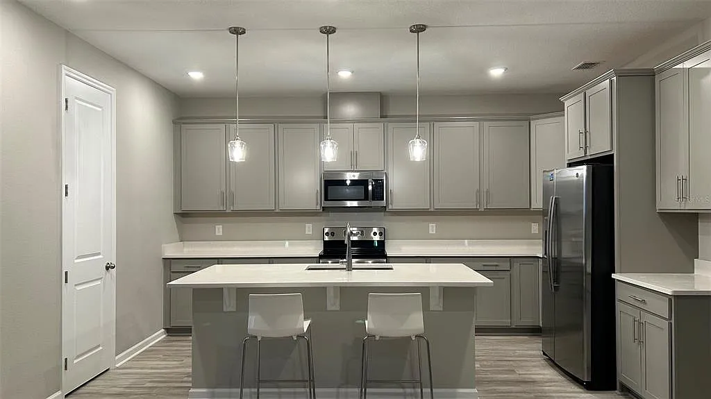 4 bed, 3.0 bath, 2066 sqft, $2,270 — Photo 2