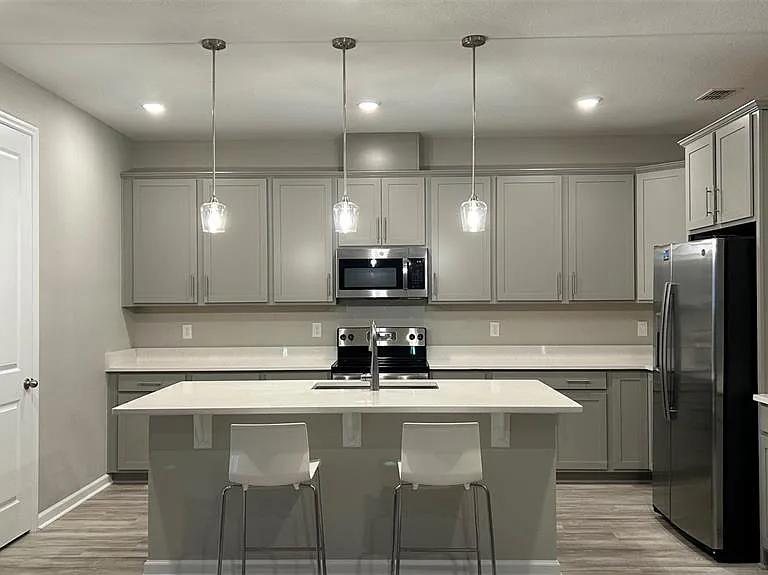 367 Sofia Ln — Photo 2
