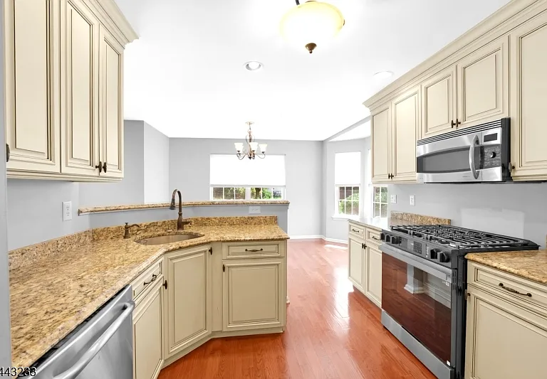 418 Dalton Ct — Photo 26