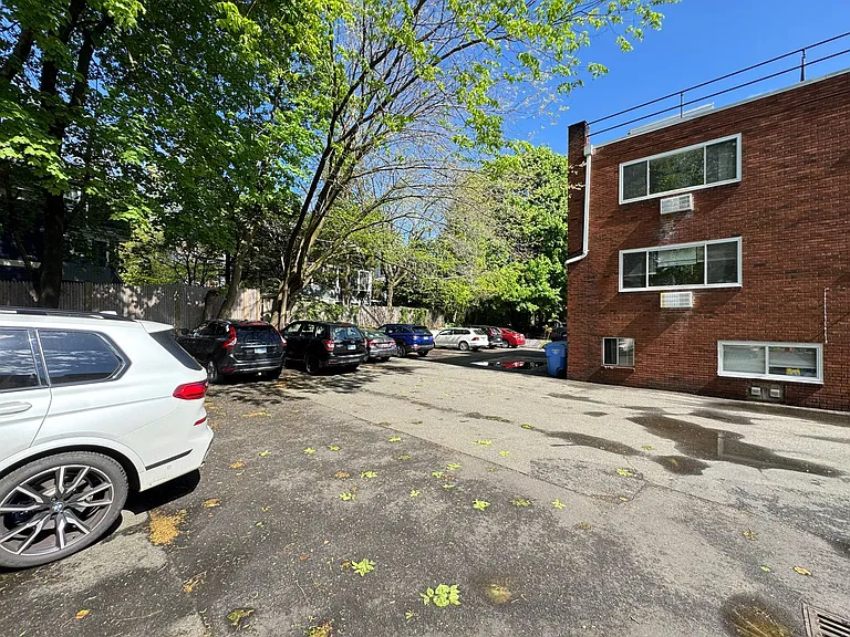 550 Whitney Ave #2 — Photo 18