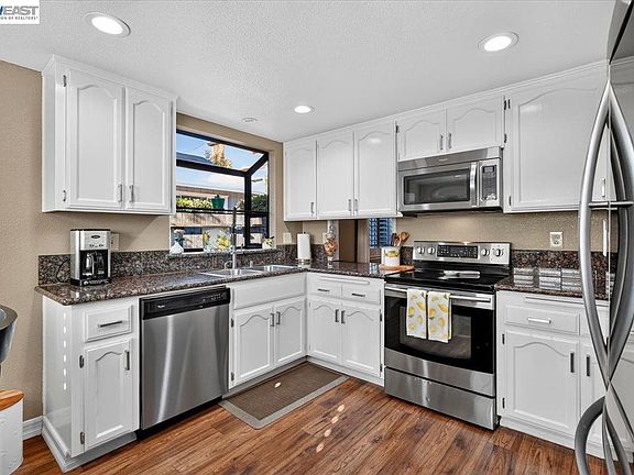 5th image of 4561 Edwards Ln