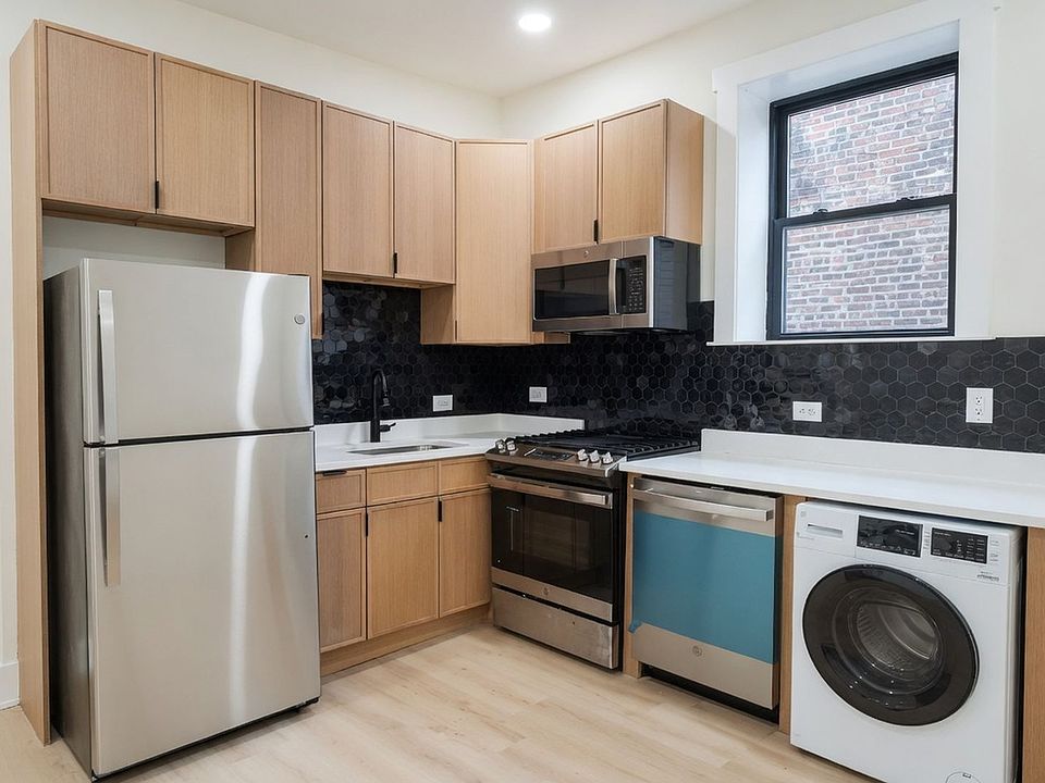 1st image of 945 N Damen Ave APT 2F
