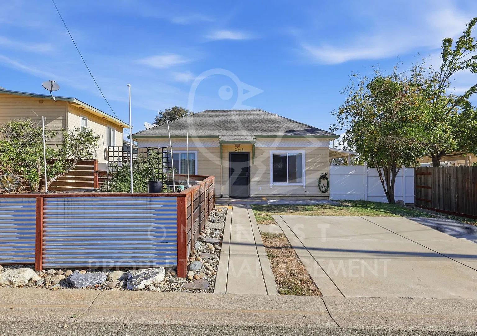 Charming 2 Bed, 1 Bath Cottage with Private Entrance, Covered Patio and Garden Beds | 314B Main S... — Photo 2