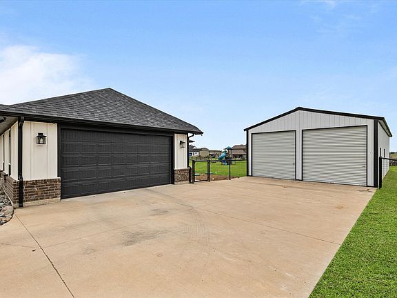 5th image of 285 Redwood Dr
